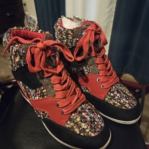 Dress tennis shoes or ankle boots, high top.